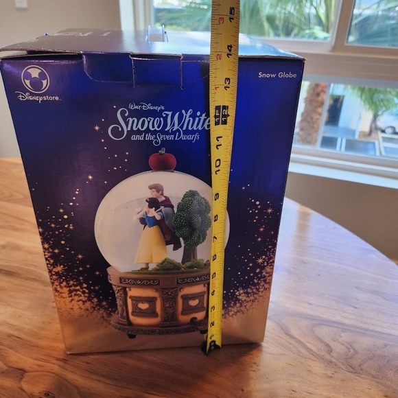 Disney Store Snow White Musical Snow globe "Somenday My Prince Will Come" 10 " - Picture 8 of 14